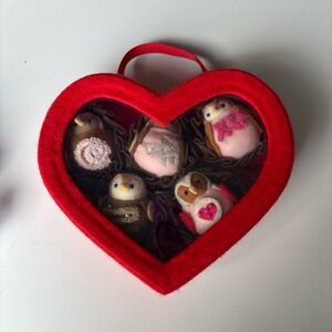 2024 Target Spritz Valentine’s Day Featherly Friends Chocolate Box 5 Mini Birds